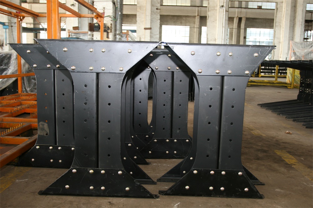 斯太爾車架橫梁